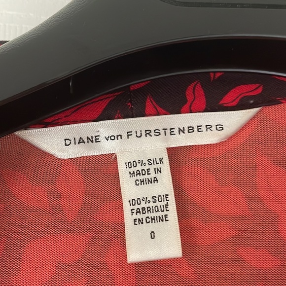 Iconic Diane Von Furstenberg lips wrap dress! - Picture 4 of 5